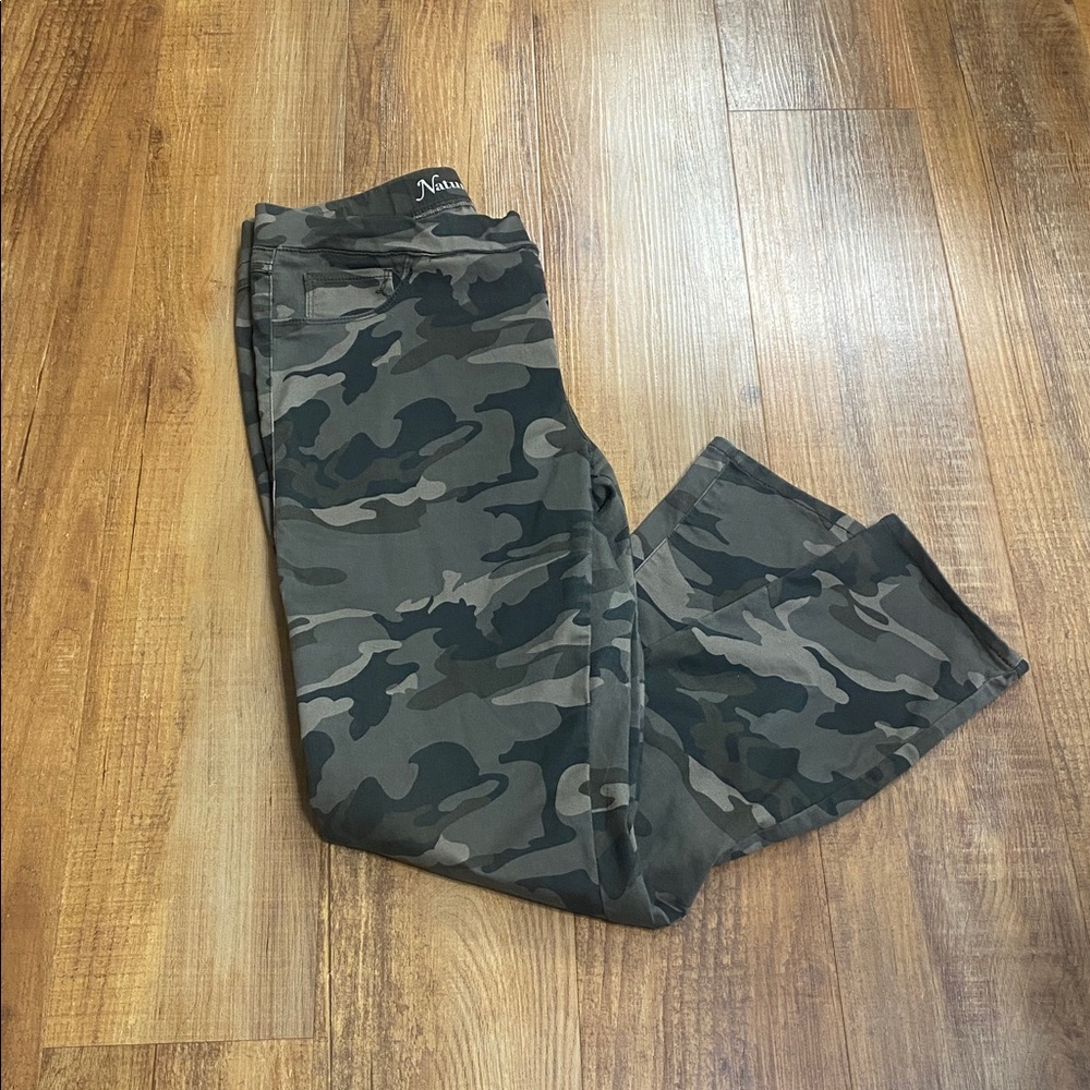 Natural Reflections Camouflage pull on Jeggings size large